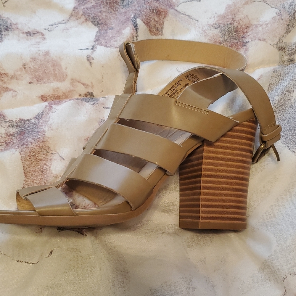 American Eagle Tan Strappy Sandals